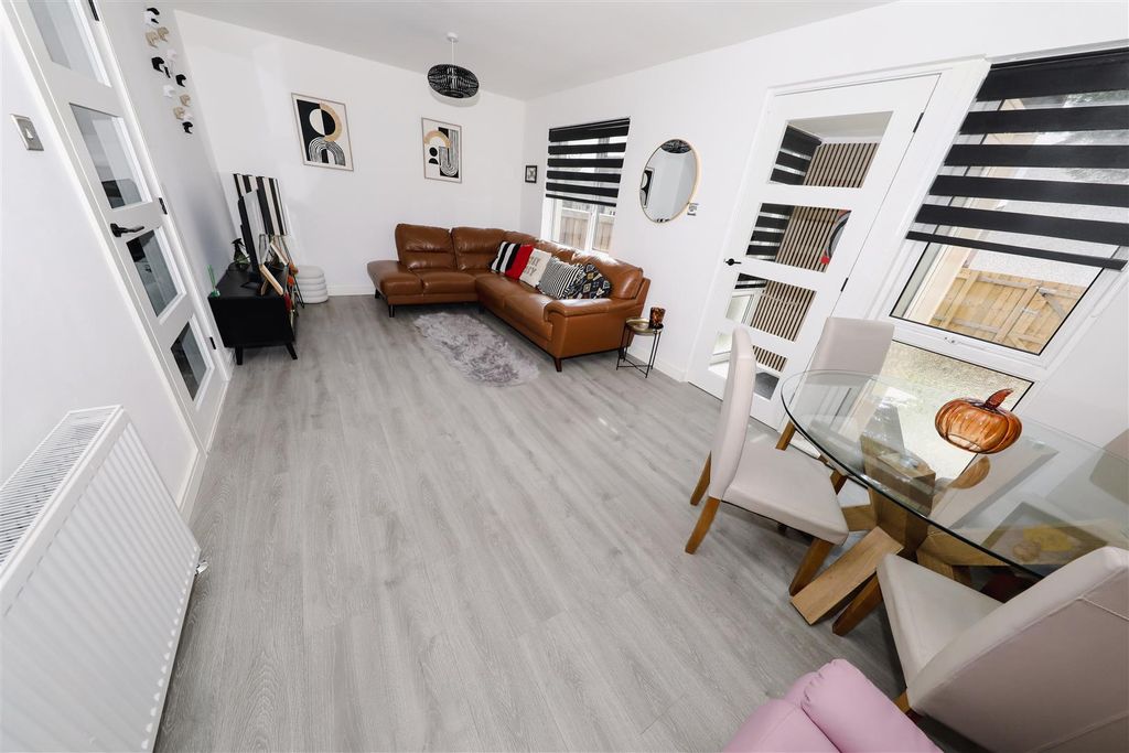 Property photo 3 of 14 c