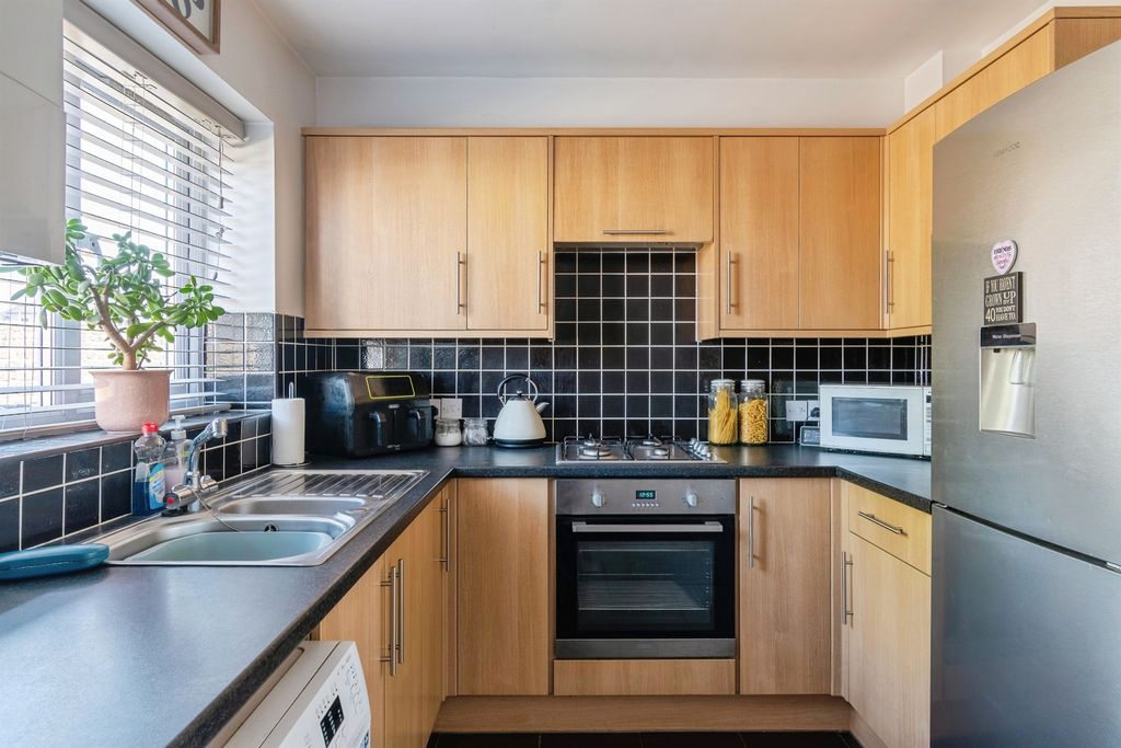 Property photo 3 of 20