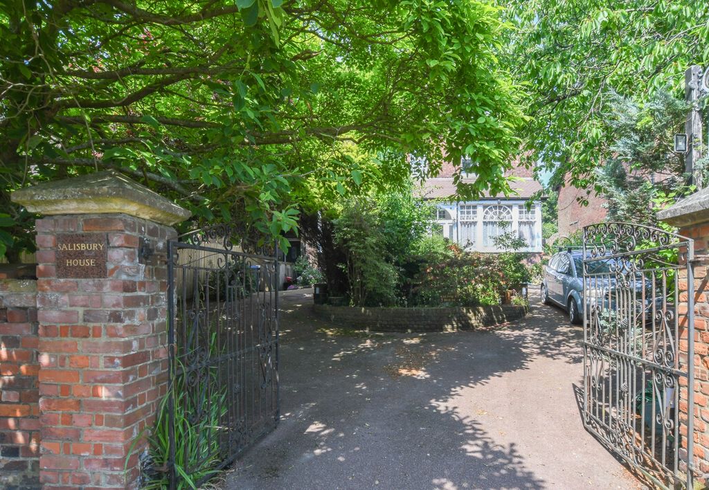 Property photo 2 of 40 Photo 14