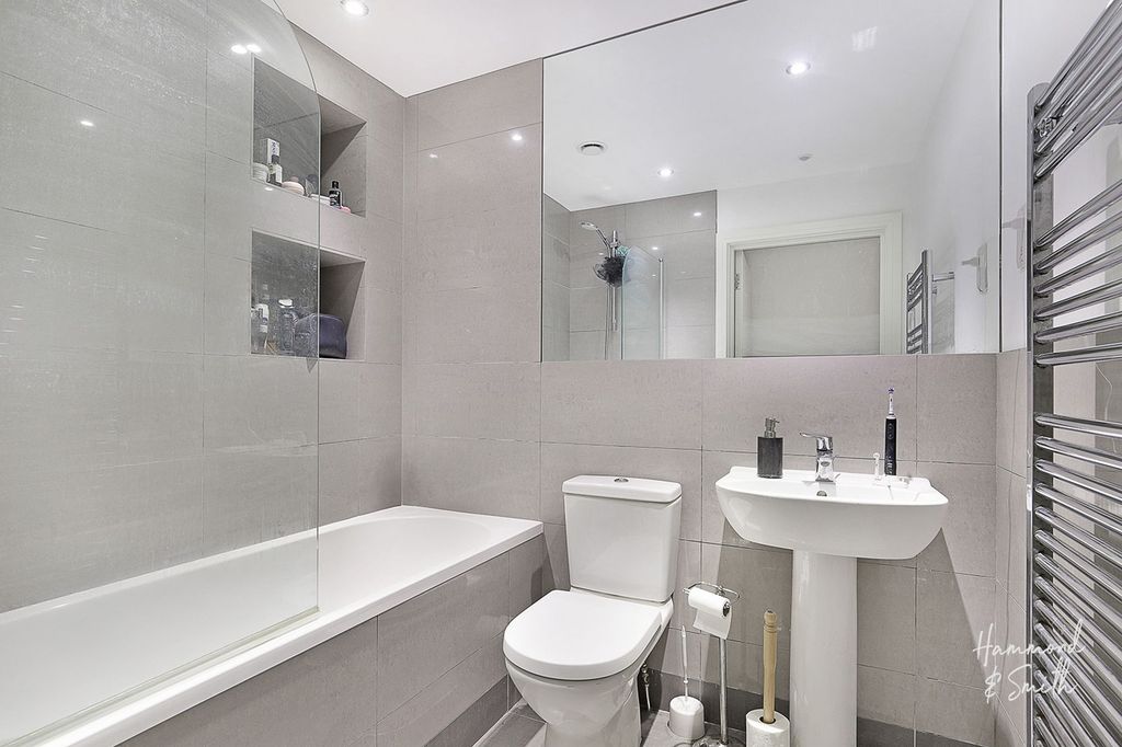 Additional image 11 of 2 bed flat for saleHemnall Street, Epping CM16