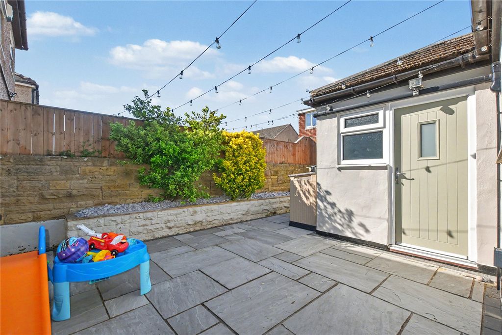 Property photo 1 of 28 Picture No. 02