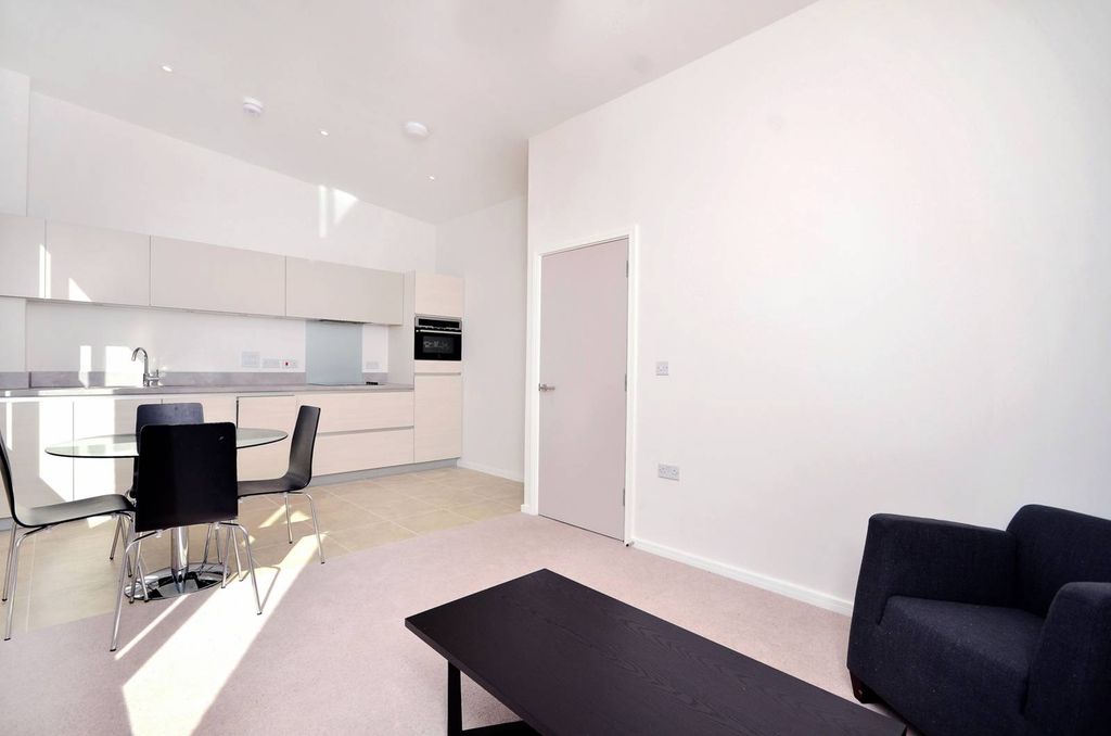Property photo 2 of 8