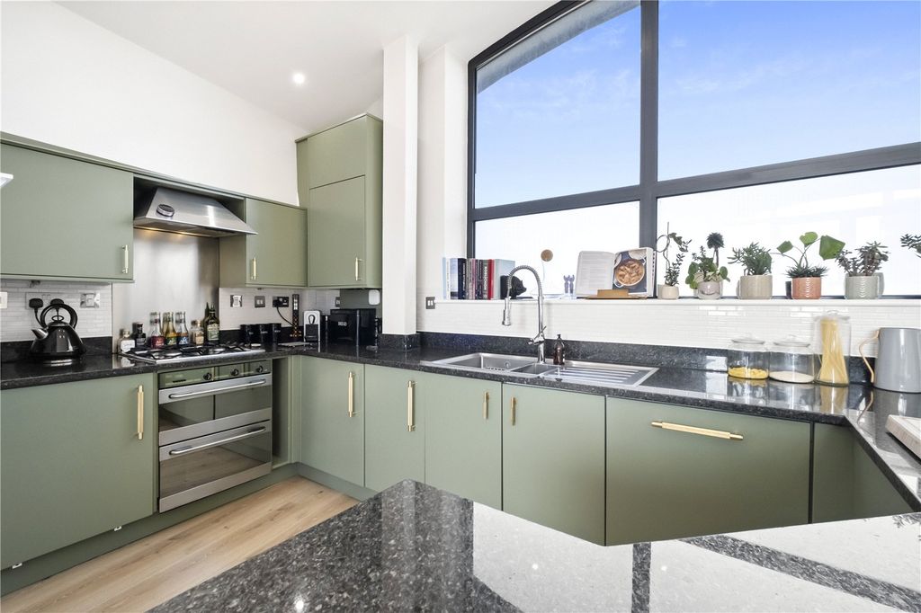 Property photo 3 of 13 Kitchen