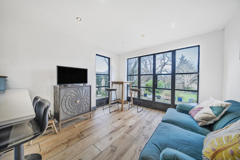 Property photo 3 of 23 Reception