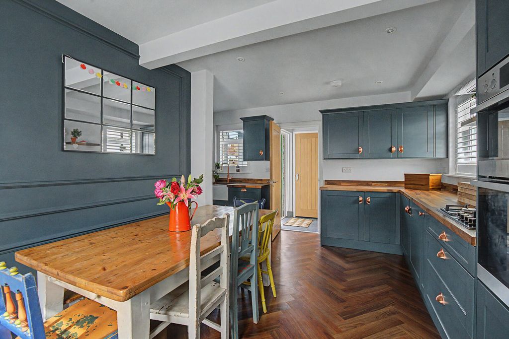 Property photo 2 of 17 Kitchen