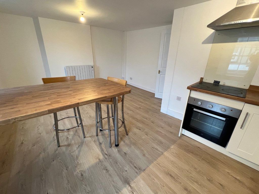Property photo 2 of 8 Bampton Seddons