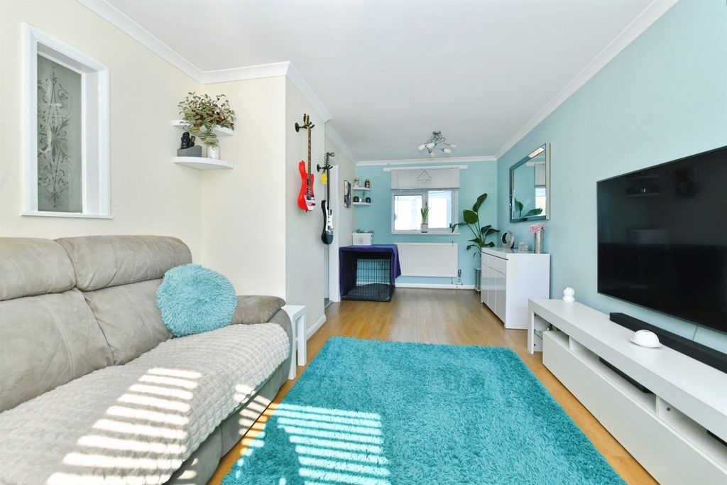 Property photo 2 of 20