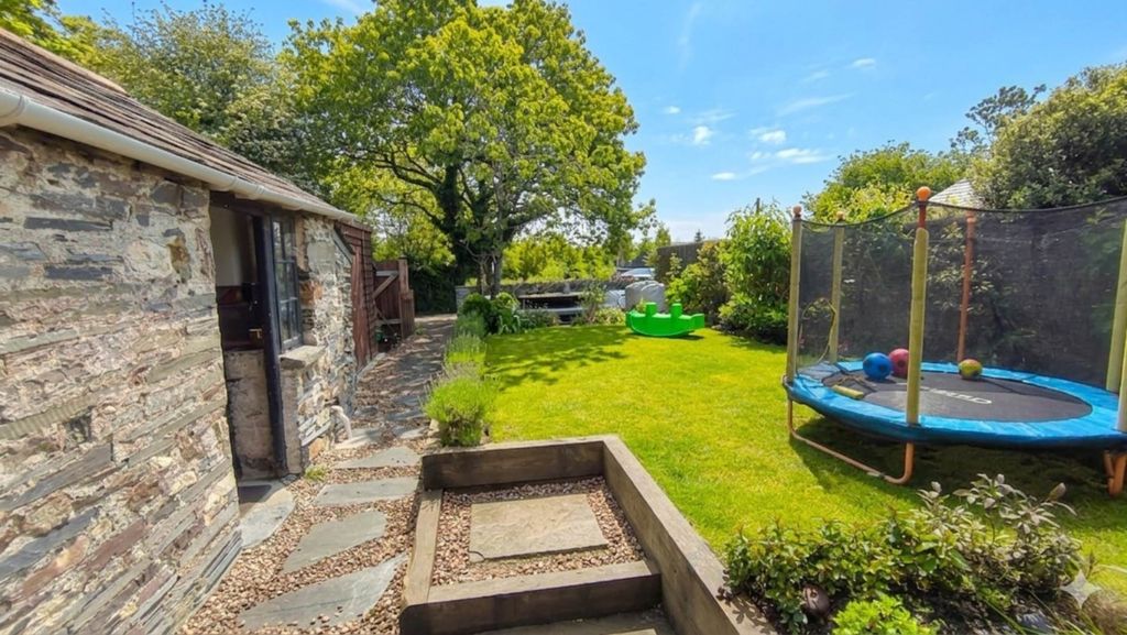 Property photo 2 of 22