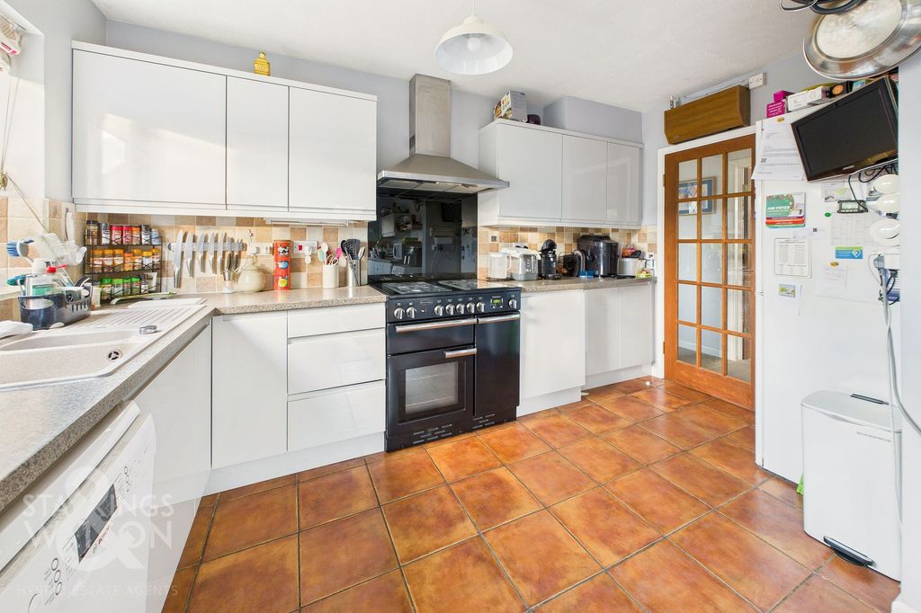 Property photo 3 of 22