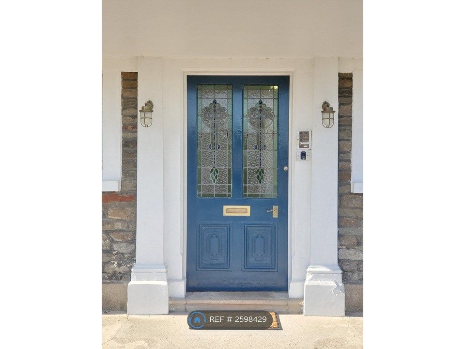 Property photo 2 of 15 Entrance