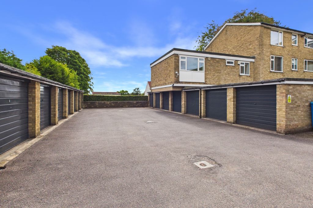 Property photo 1 of 17 Garage