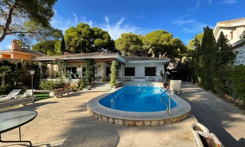Property photo 1 of 8
