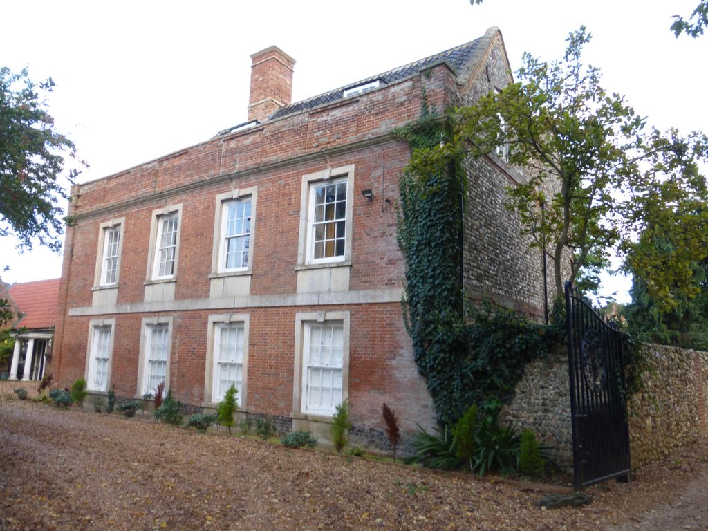 Property photo 1 of 12 Front