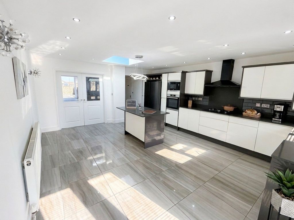 Property photo 1 of 12 3 Bed Terraced House For Sale Cobham Road, Ilford Ig3