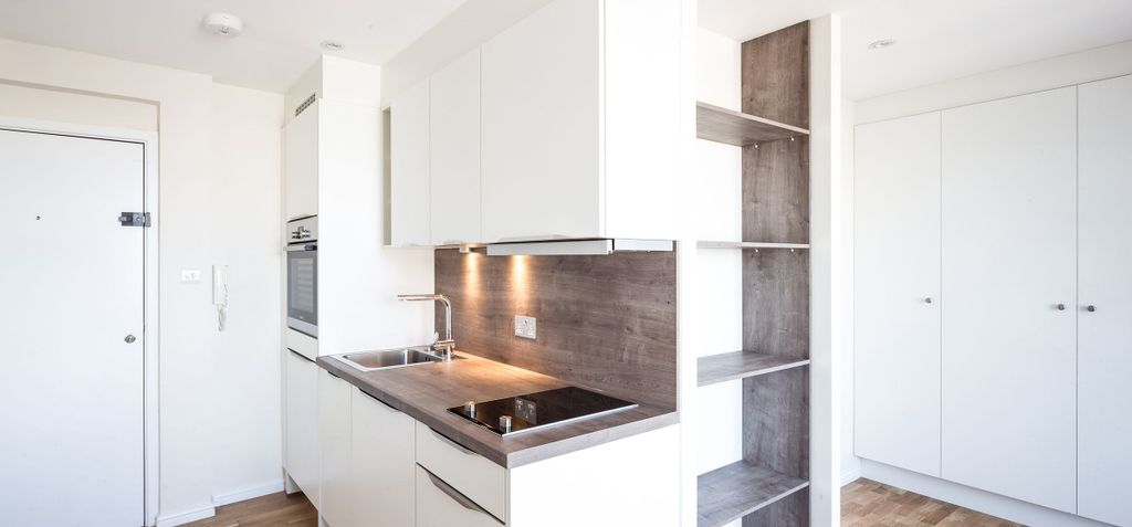 Property photo 1 of 10 Kitchen