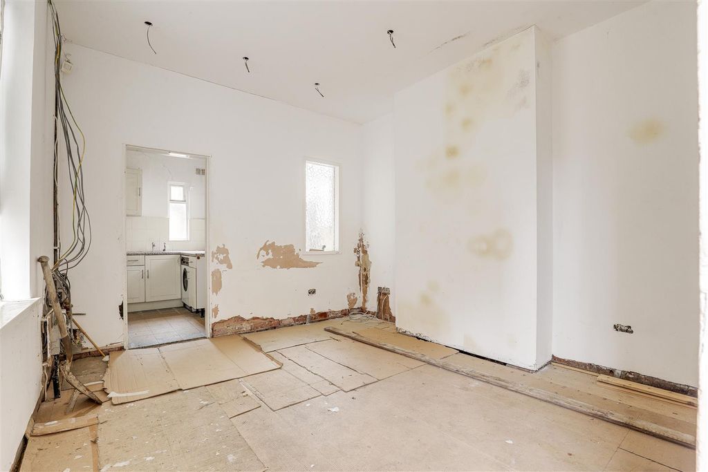 Property photo 3 of 12 08.Jpg