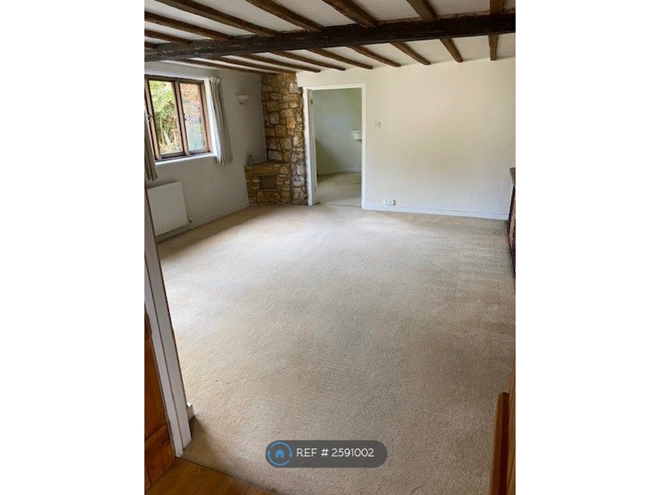 Property photo 2 of 10 Sitting Room