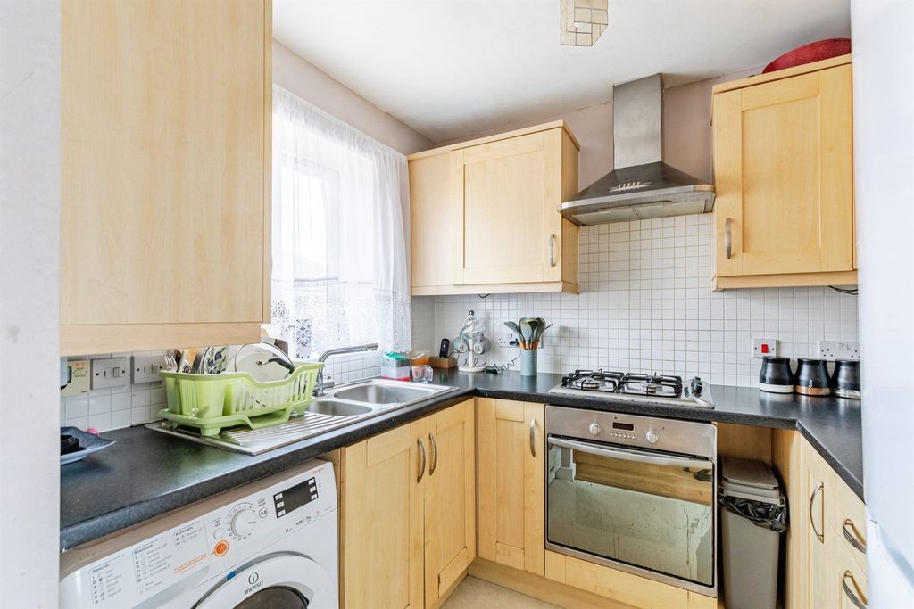 Property photo 3 of 16