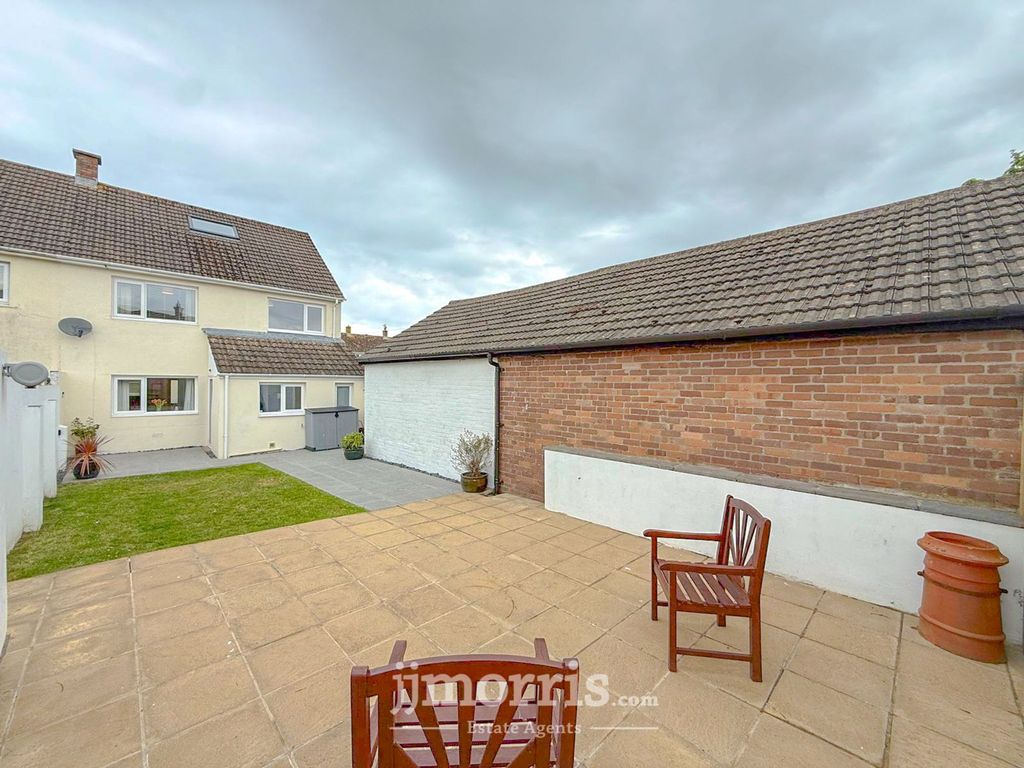 Property photo 2 of 32