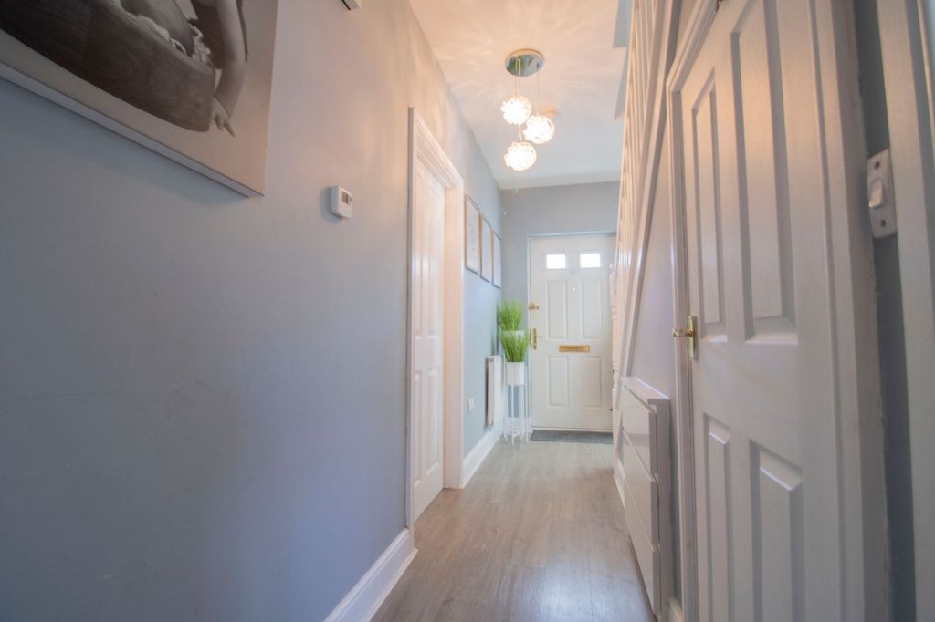 Property photo 3 of 33