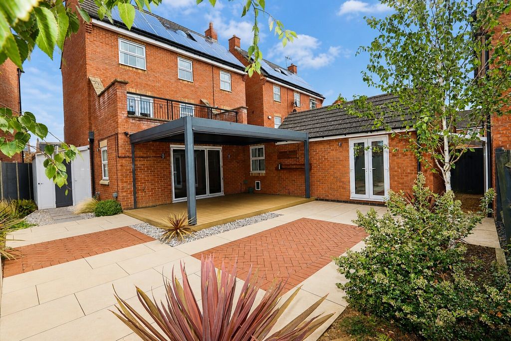 Property photo 2 of 38