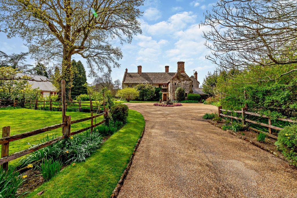Property photo 2 of 28 Stoneleigh
