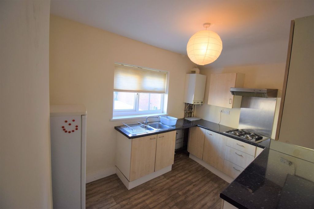 Property photo 1 of 10 Two/Three Bedroom First Floor Flat Top Of The Shop Rainham Road South