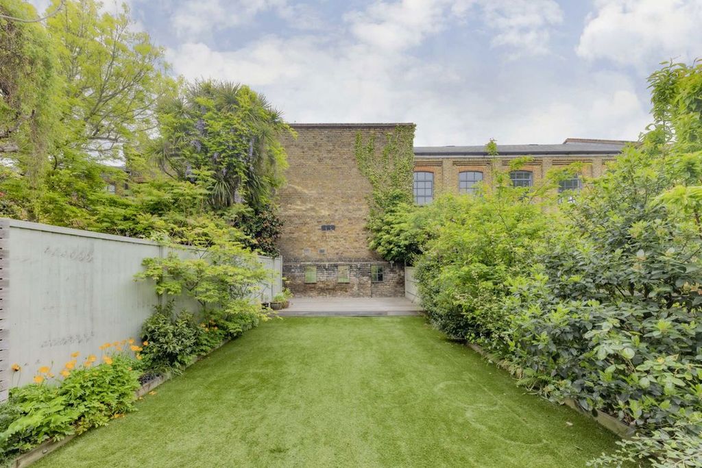 Property photo 3 of 13