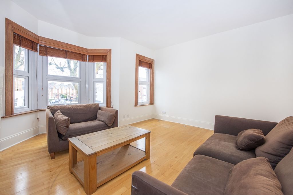 Property photo 3 of 9 Earlsfield-Road-0007