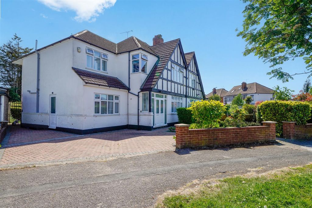 Property photo 1 of 13 39 Carlton Avenue West - E0Z0Phmxelphph1Ihjmp.Jpg