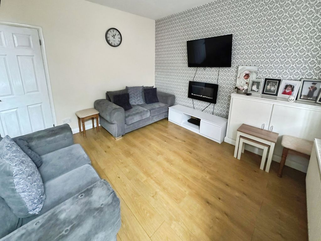 Property photo 2 of 14 93947A82-4745F51A-0Bd3-4B7c-B957-Ebdcc6B9155c