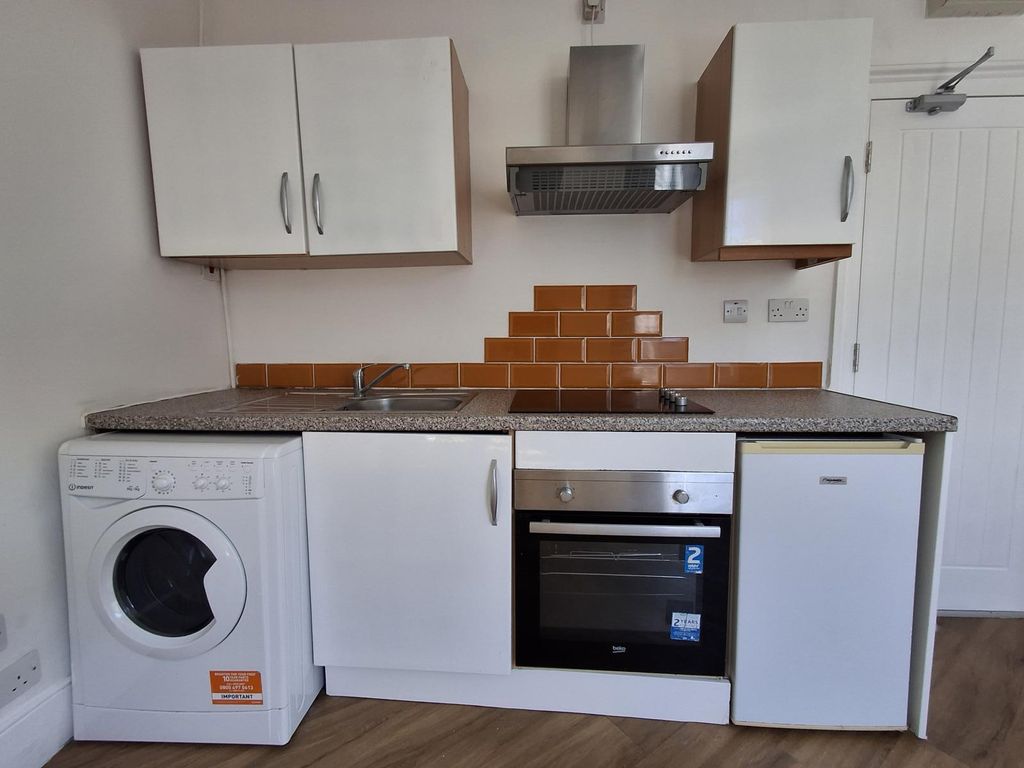 Property photo 2 of 6 Https://Cdn.Rmcloud.Online/Rmc-Temp-Live/Lloyds/7F26Feb38B9Daa2Eb4620E3F0749Ab55.Jpg