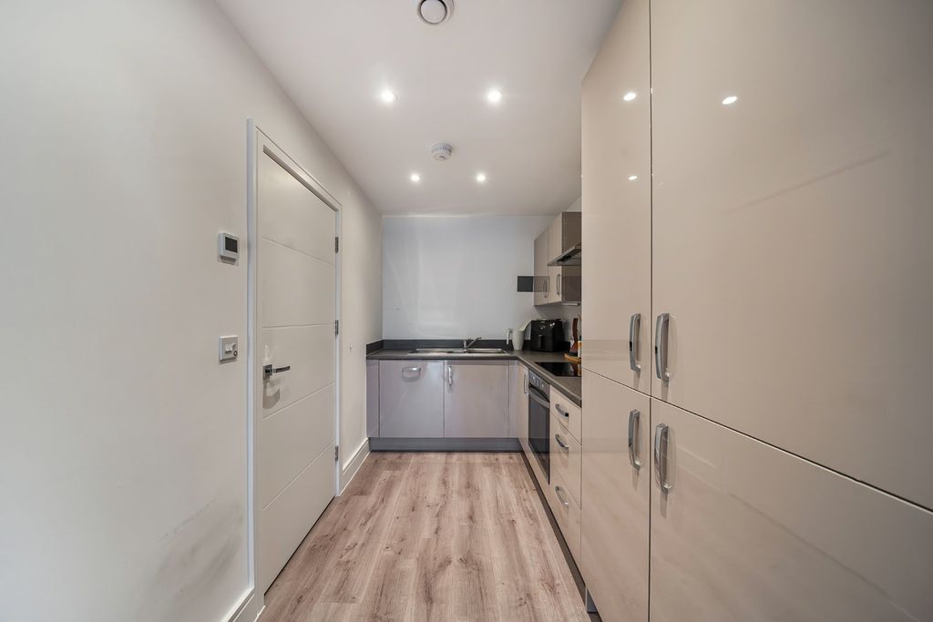 Property photo 2 of 8 Picture No. 20