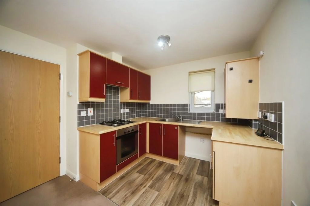 Property photo 2 of 7 Kitchen