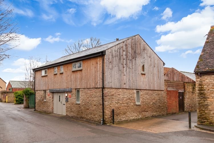 Property photo 1 of 7 329555