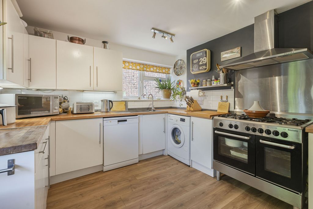 Property photo 3 of 25