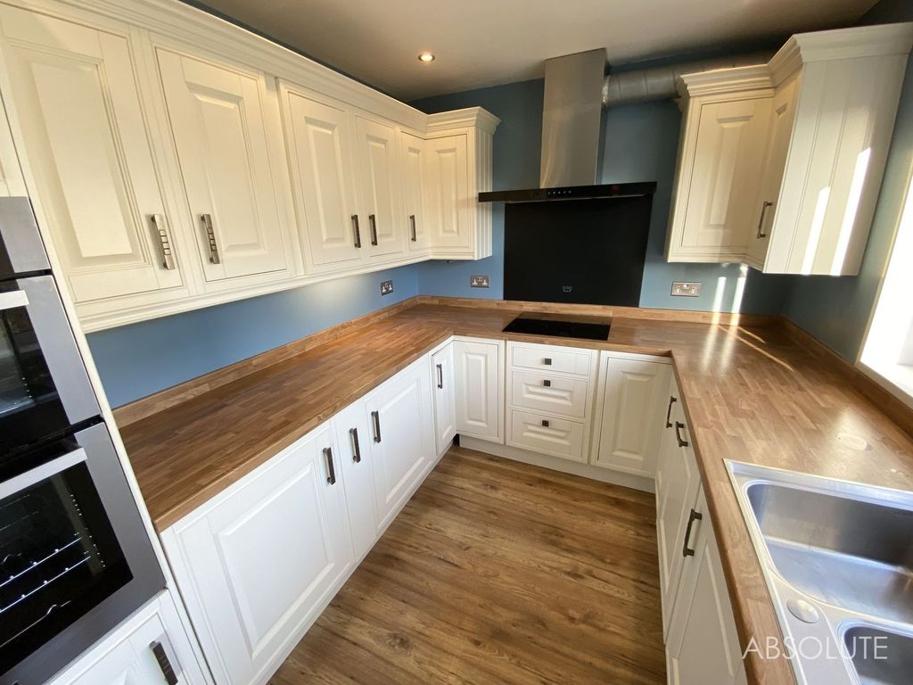 Property photo 2 of 20 Kitchen