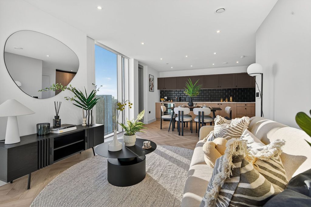 Property photo 1 of 42