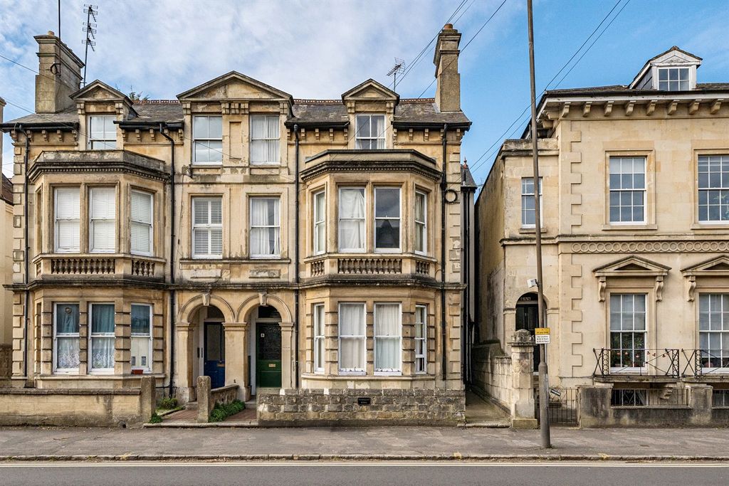 Property photo 1 of 9 (Main)