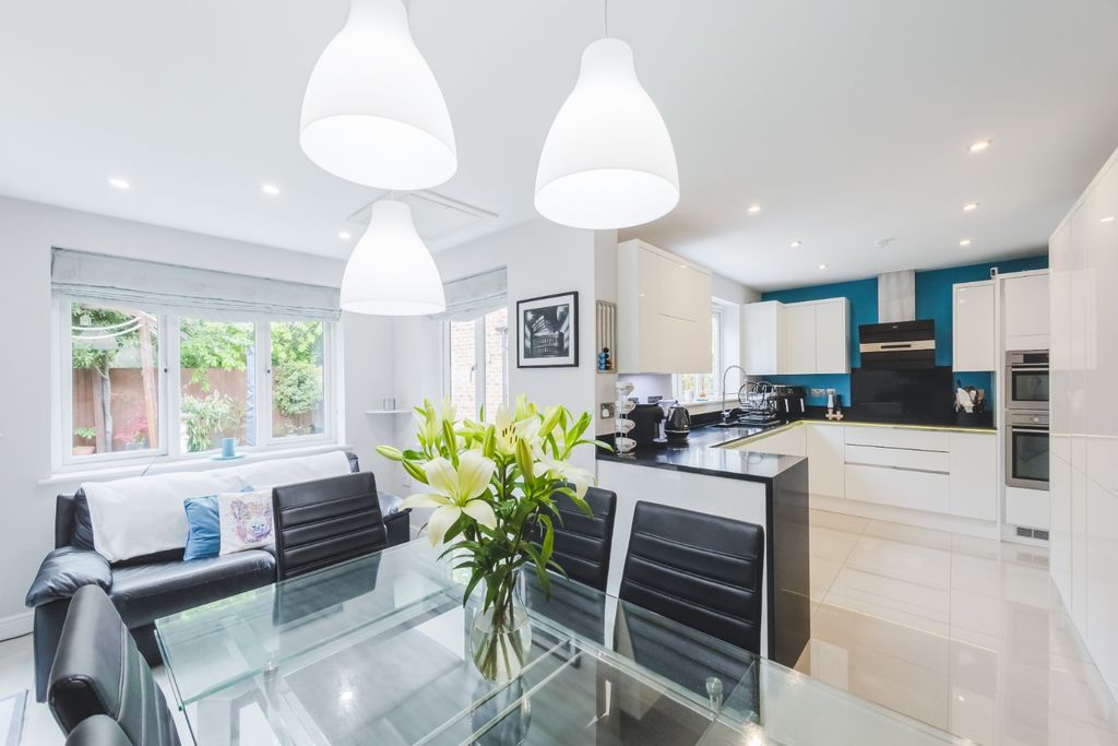 Property photo 2 of 40 4126803