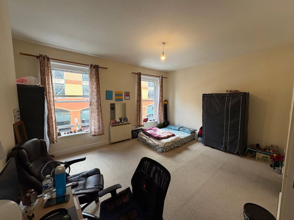 Property photo 2 of 7 Picture No. 10