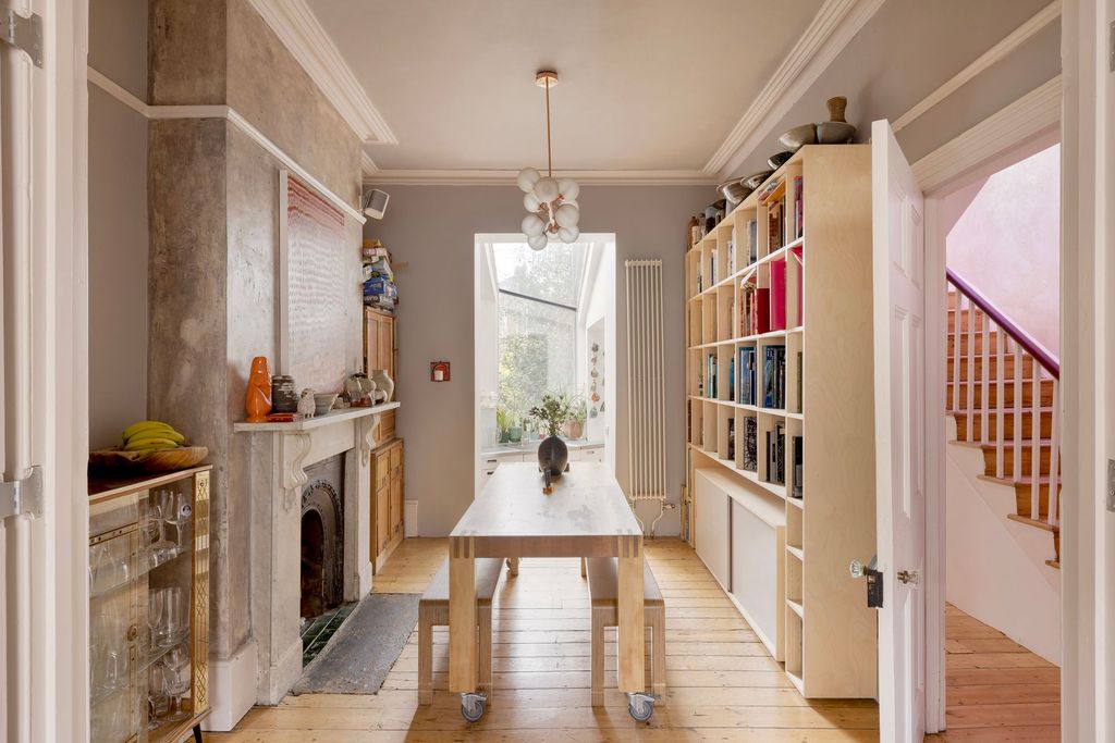 Property photo 2 of 19