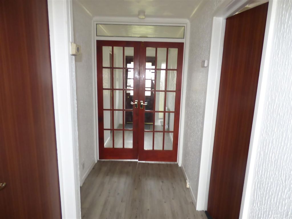 Property photo 2 of 11 Hall