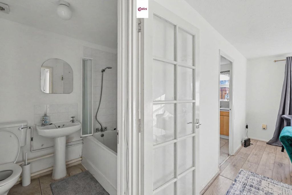 Property photo 3 of 13 Bathroom