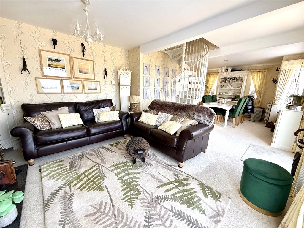 Property photo 2 of 17 Picture No. 21