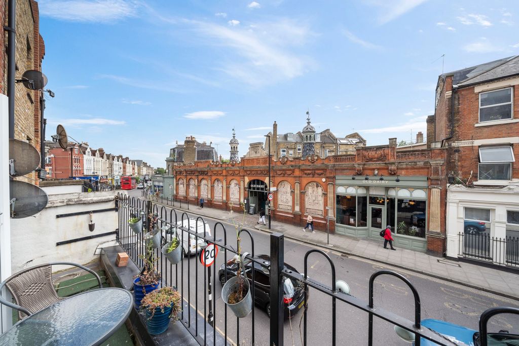 Property photo 2 of 12