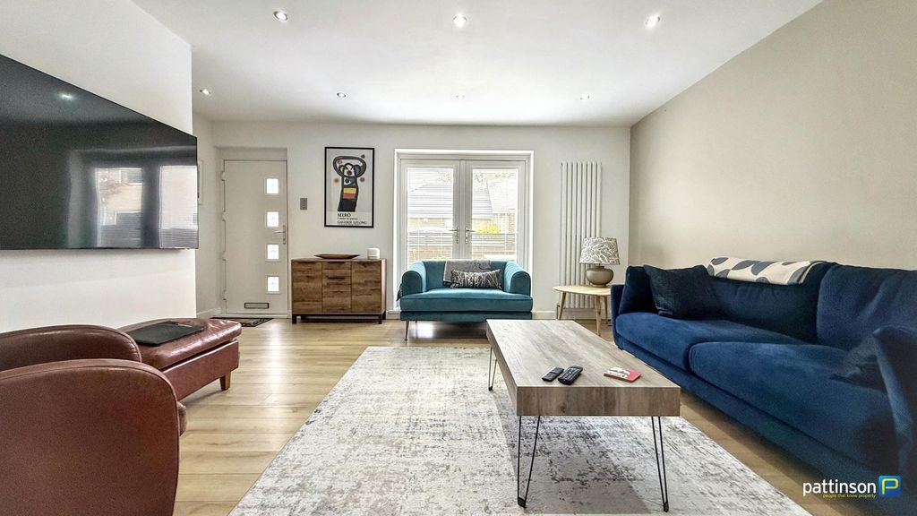 Property photo 2 of 31