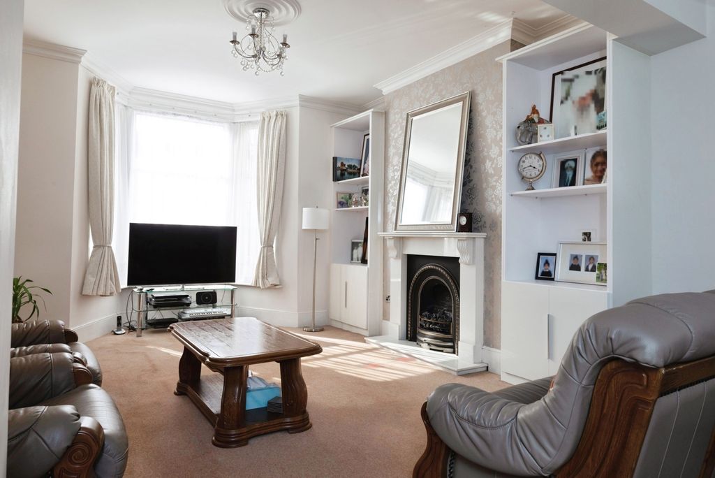 Property photo 3 of 18 Pbox-Img.Jpg