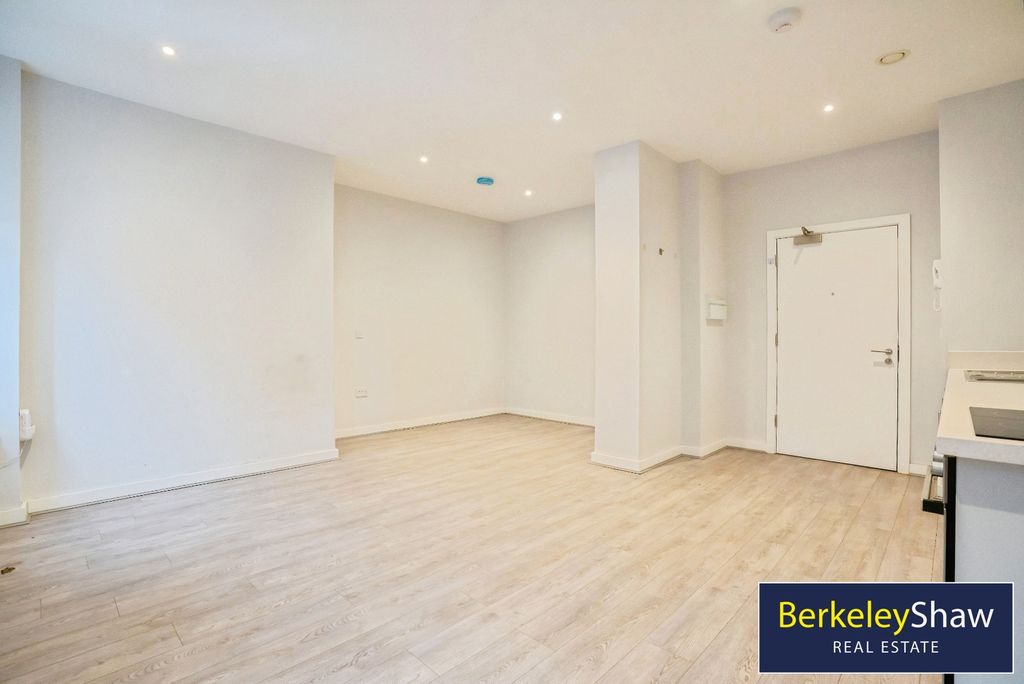 Property photo 2 of 14 Open Plan Living