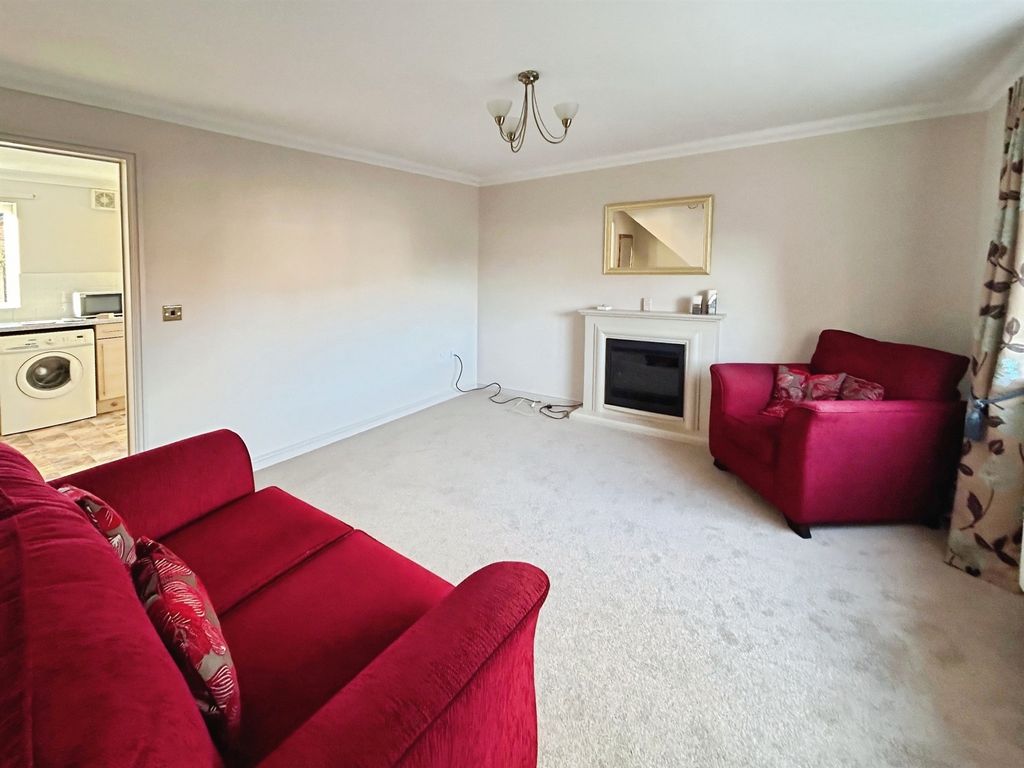 Property photo 2 of 31